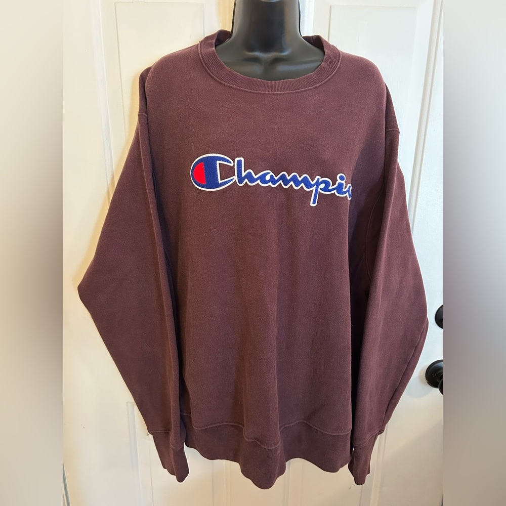 Champion Men's Crewneck in burgundy